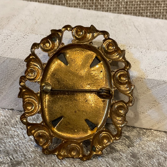 Vintage Medusa Style Black and White Cameo Brooch - Picture 2 of 2